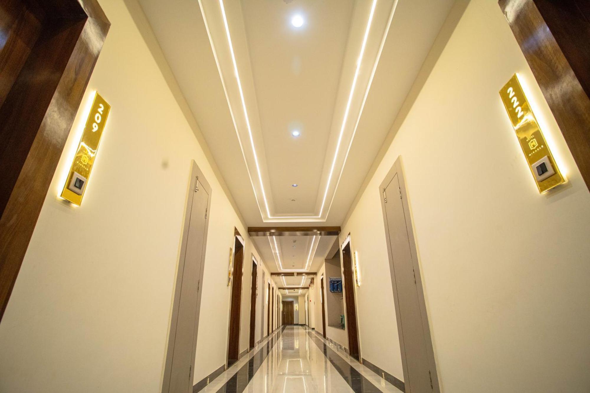 Hotel Miracle 2Km From Mahakal Temple Ujjain Exterior foto