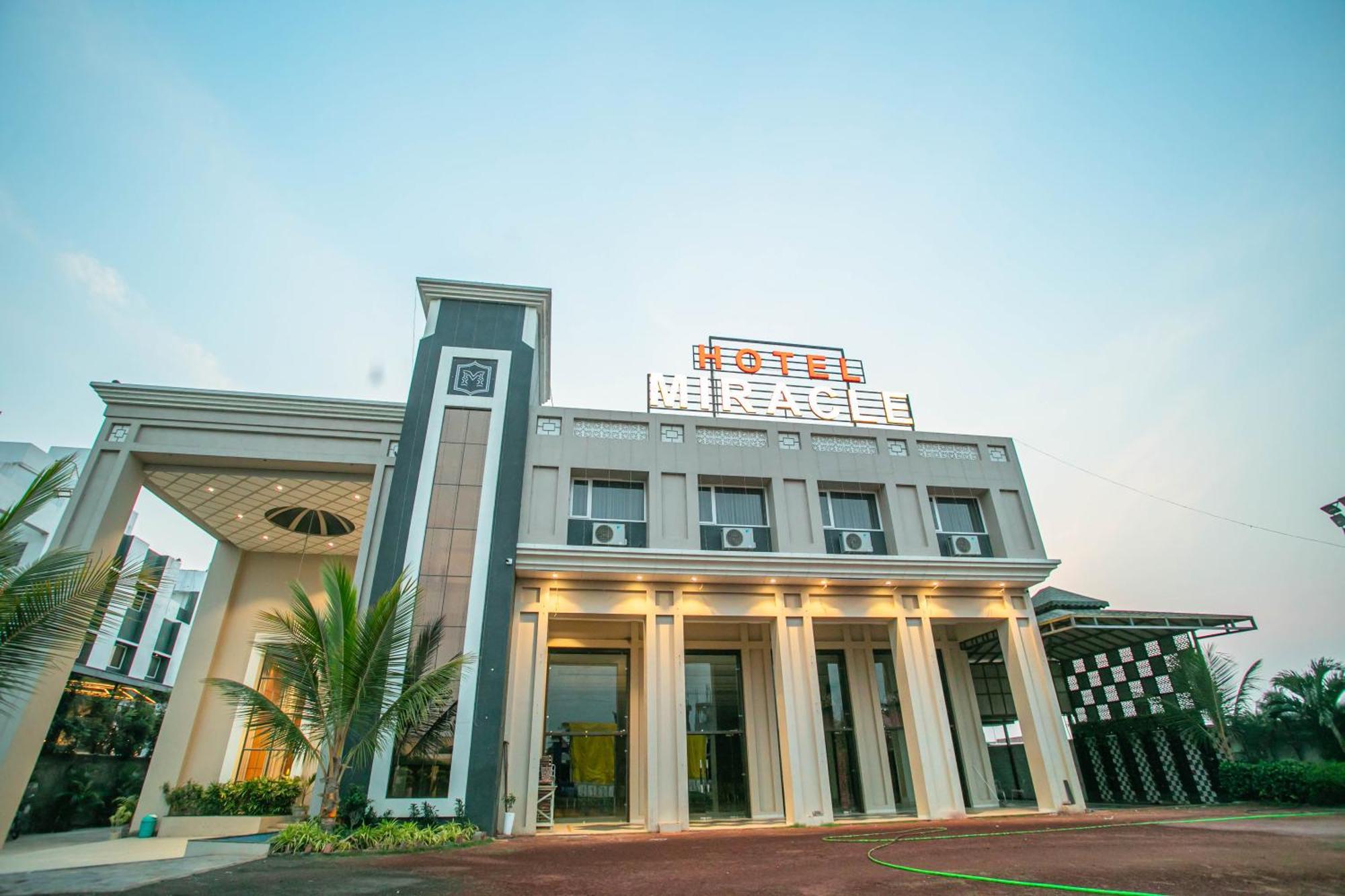 Hotel Miracle 2Km From Mahakal Temple Ujjain Exterior foto